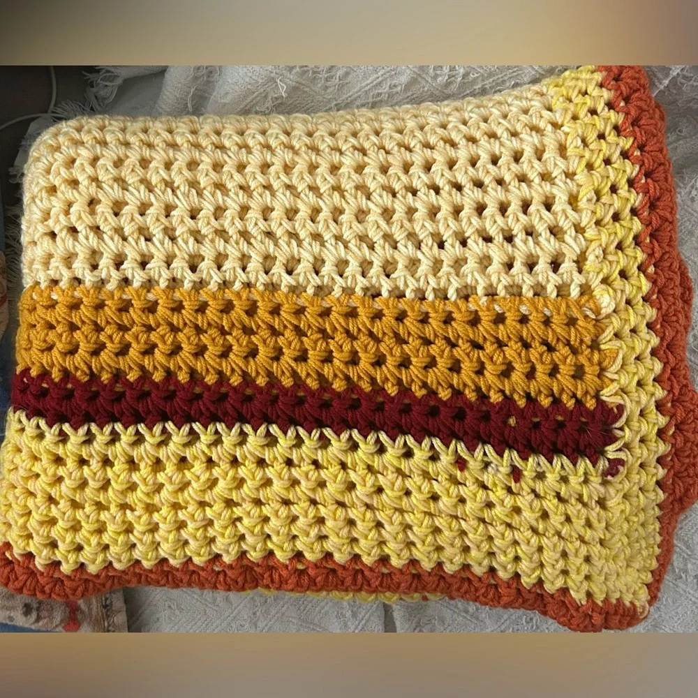 🧶Vintage‎ Handmade Crochet Blanket in Groovy 1970s Color🧶